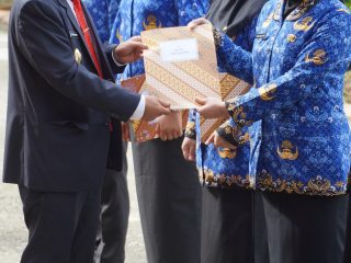 Bupati Konawe Serahkan SK 80 Persen kepada 219 ASN di Peringatan Hari Lahir Pancasila