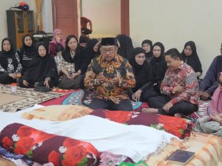 Bupati dan Wakil Bupati Bombana Melayat ke Rumah Duka Almarhum H. Rustam